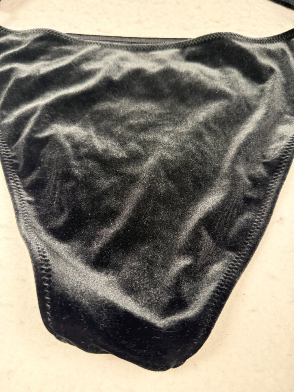 Kendall & Kylie Black Velvet Cabana Cut Out Ring One Piece Swimsuit Size Large - Picture 7 of 13